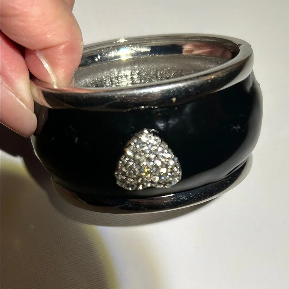NWT Macy’s 🇺🇸Guess Black Silver Heart Bracelet ~ heart made of sparkling stones! - Picture 8 of 8
